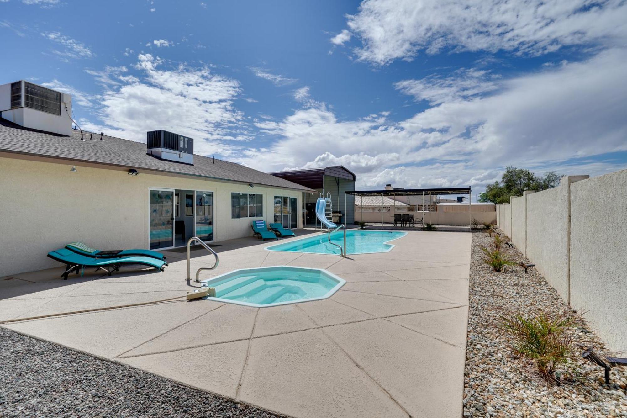 Havasu With Pool And Waterslide! Holiday home Lake Havasu City