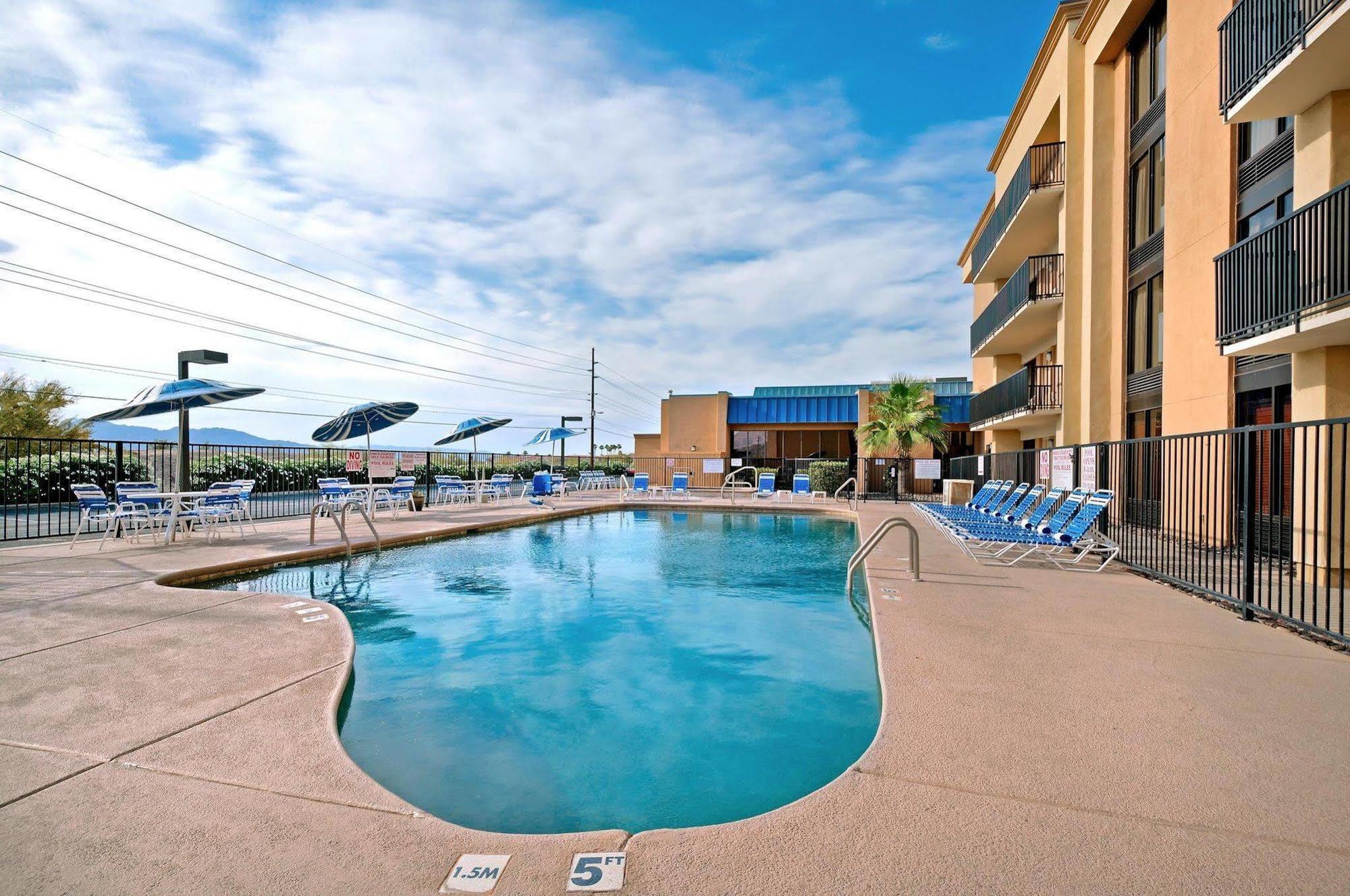 Hampton Havasu Hotel