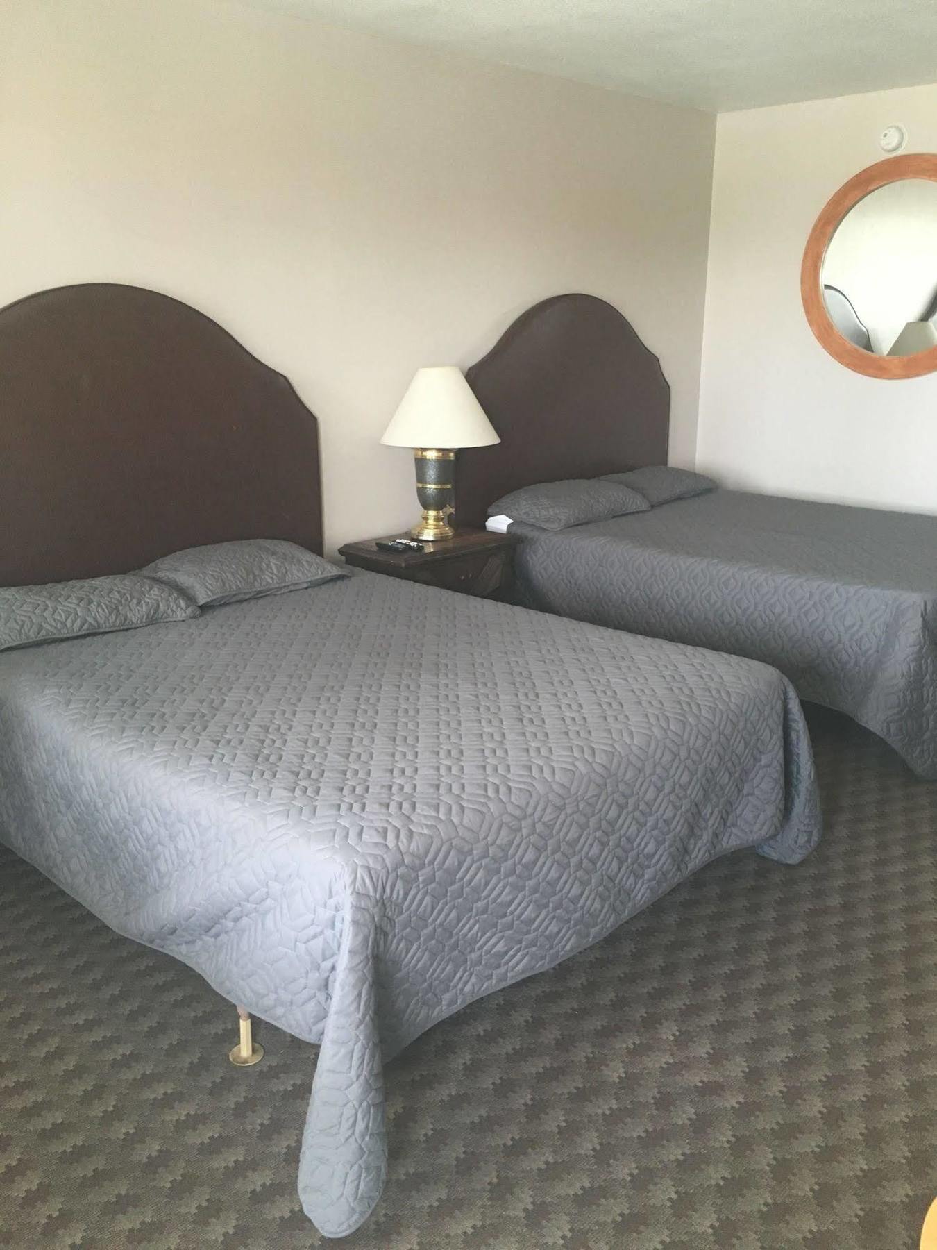 Sands On The Fairway Motel