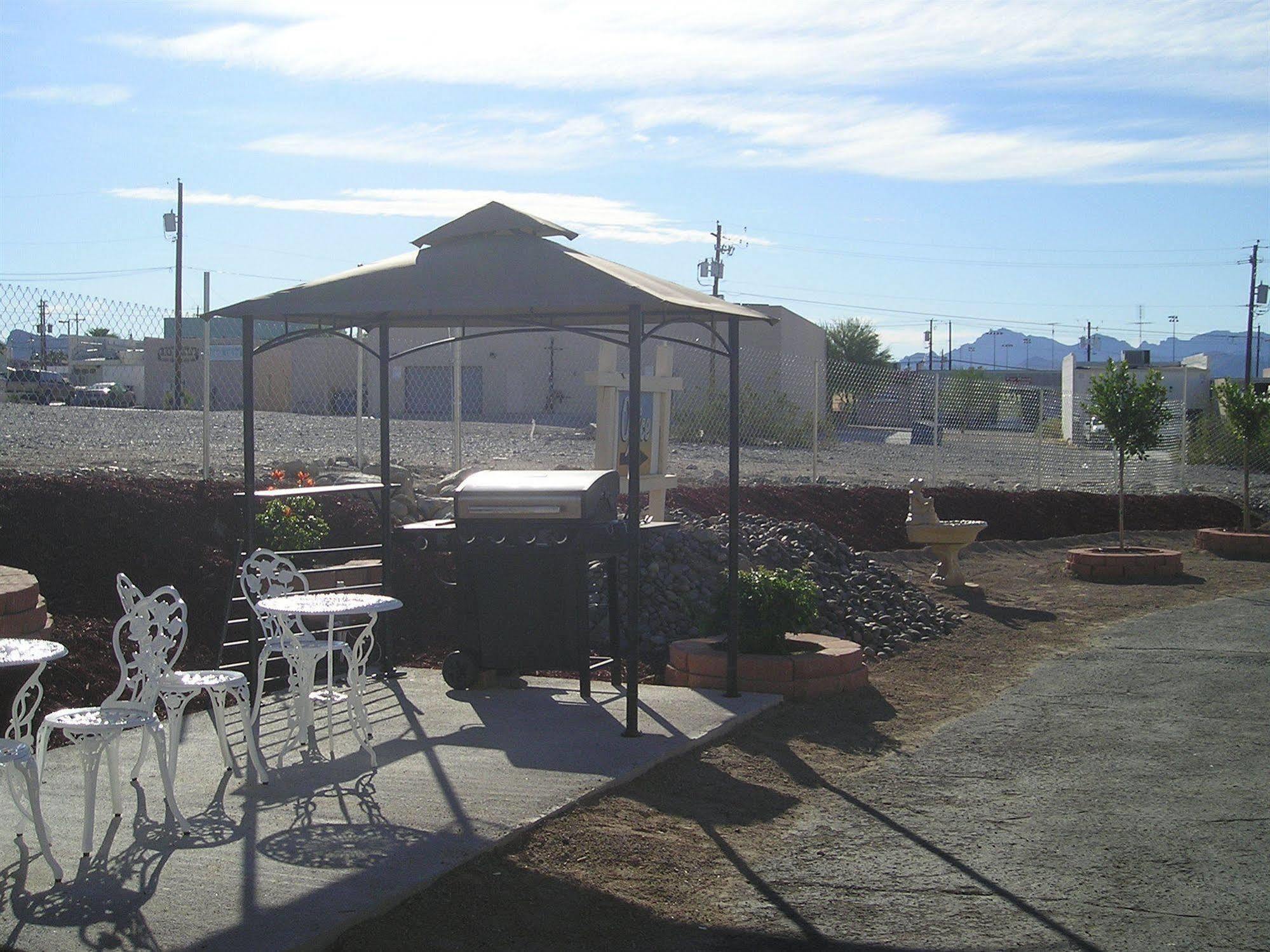 Royal Motel 2*