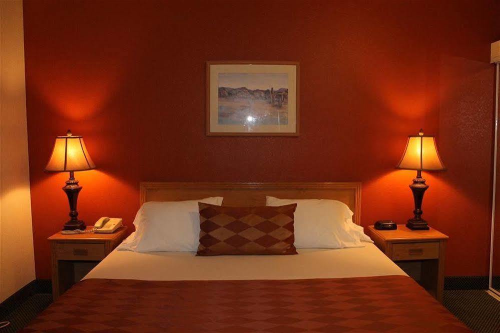 Island Hotel 2*