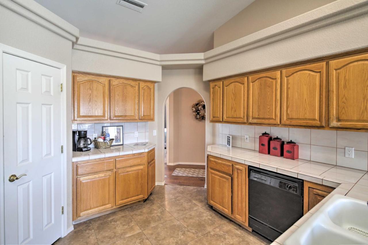 Modern With Pool, 4 Mi To Havasu Park!