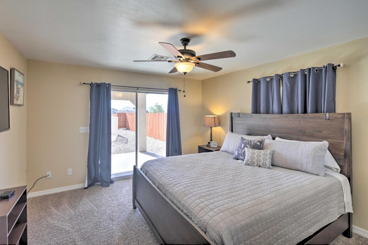 With Patio And Grill Less Than 3 Mi To Havasu! Holiday home