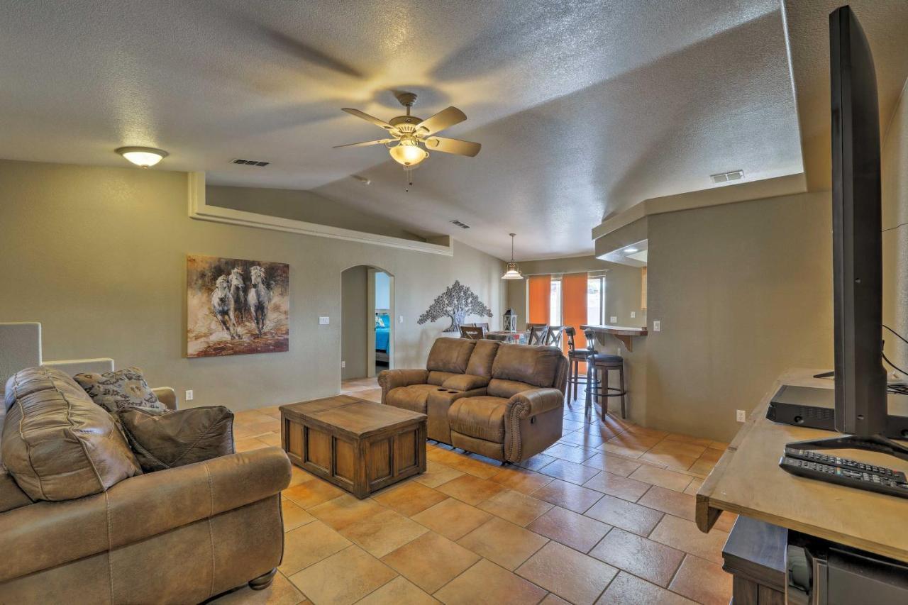 Havasu Getaway With Patio - Hike, Swim, And Golf! Holiday home *