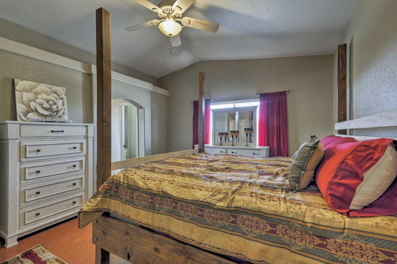 Havasu Getaway With Patio - Hike, Swim, And Golf! Holiday home
