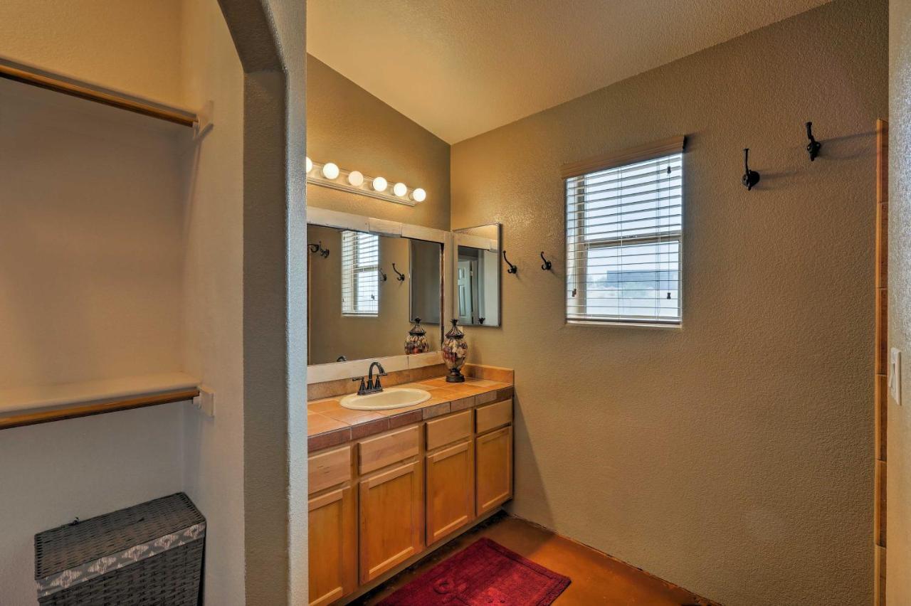 Havasu Getaway With Patio - Hike, Swim, And Golf! Holiday home *