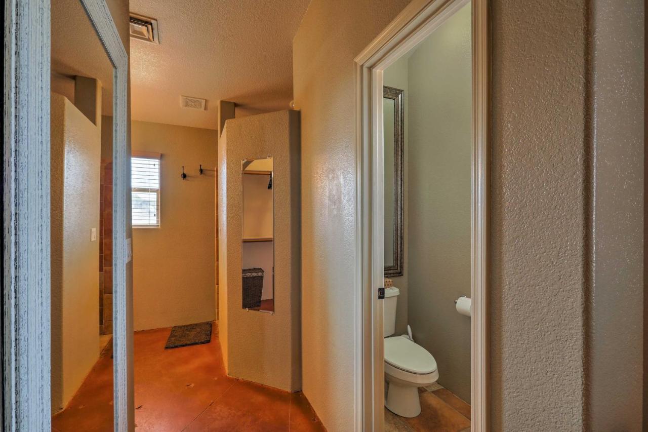 Holiday home Havasu Getaway With Patio - Hike, Swim, And Golf!
