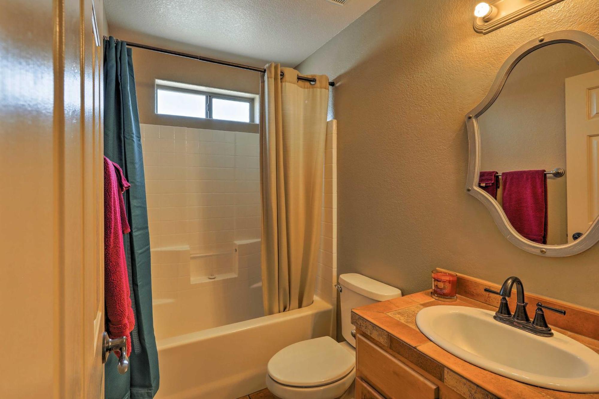Havasu Getaway With Patio - Hike, Swim, And Golf! Holiday home *
