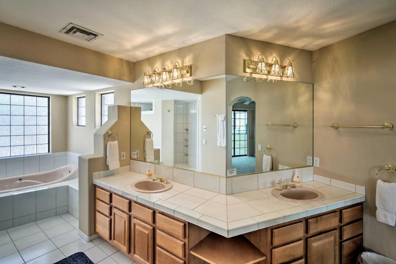 Luxe Havasu With Pool And Spa, 3 Mi To Holiday home Lake Havasu City