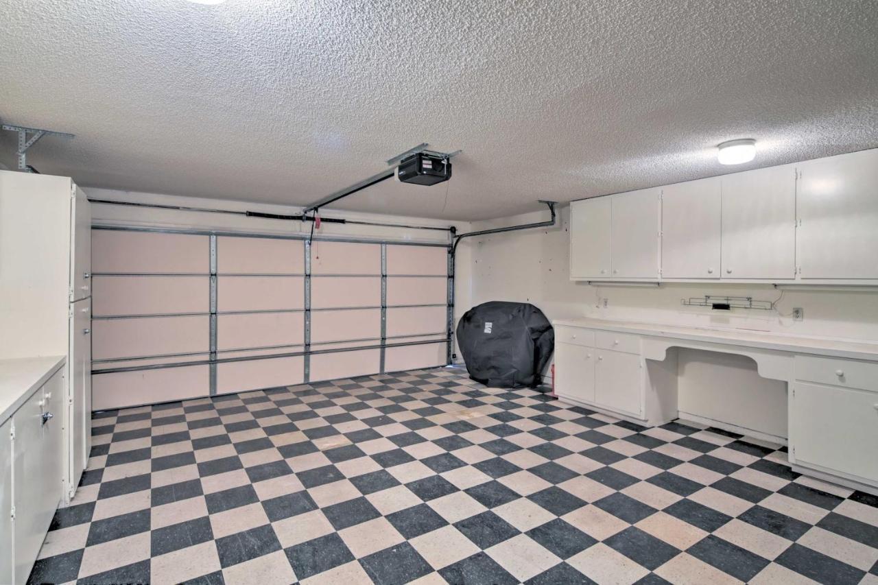 With Patio And Grill Less Than 3 Mi To Havasu! Holiday home Lake Havasu City