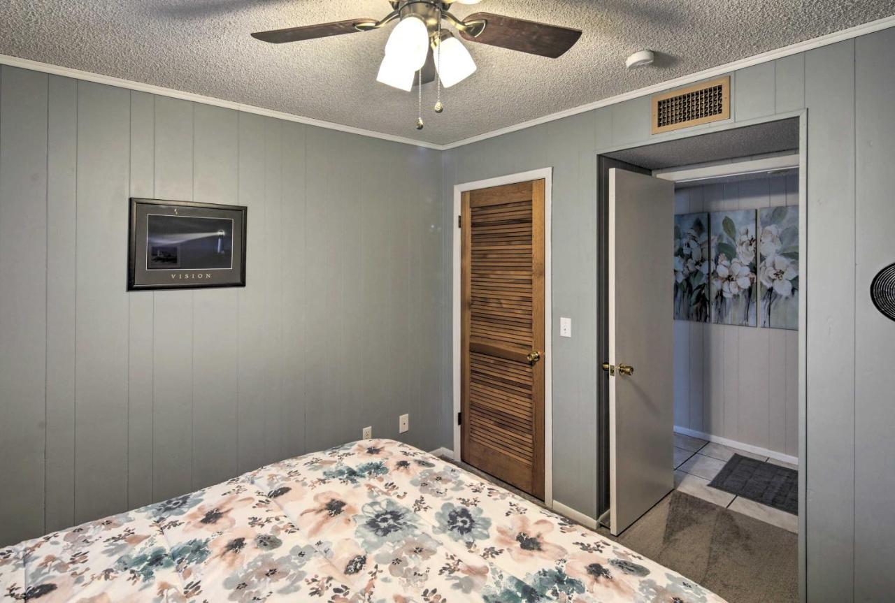 Havasu With Pool - 2 Miles To Waterfront! Holiday home Lake Havasu City