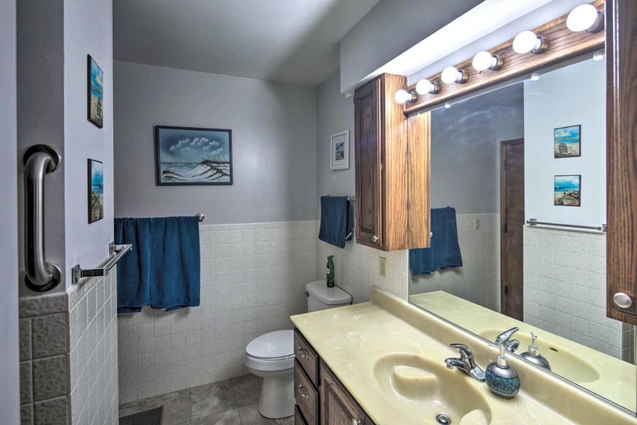 Havasu With Pool - 2 Miles To Waterfront! Holiday home Lake Havasu City