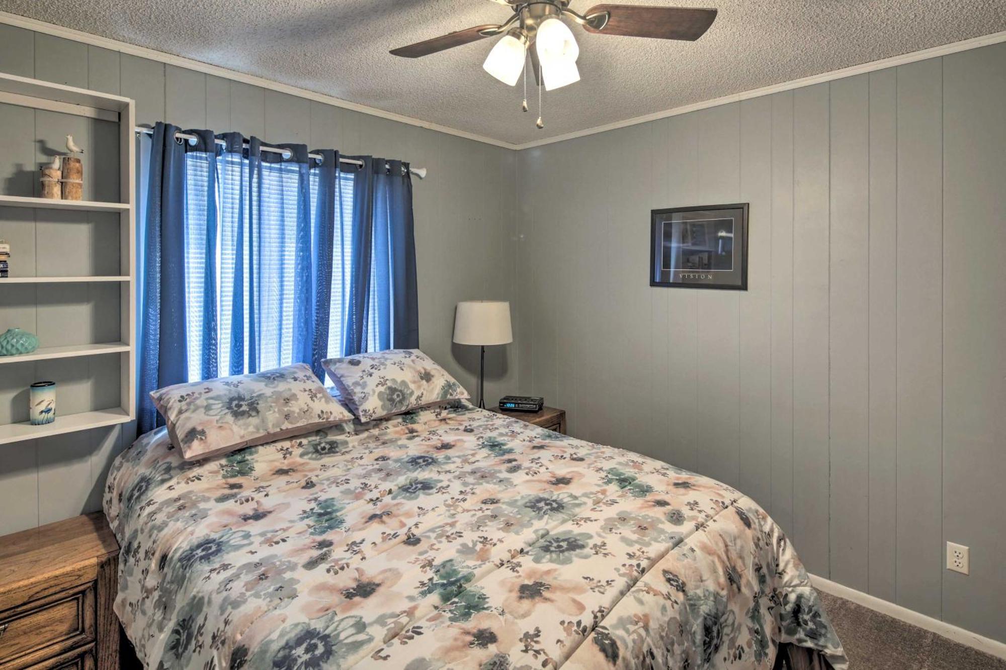 Havasu With Pool - 2 Miles To Waterfront! Holiday home Lake Havasu City