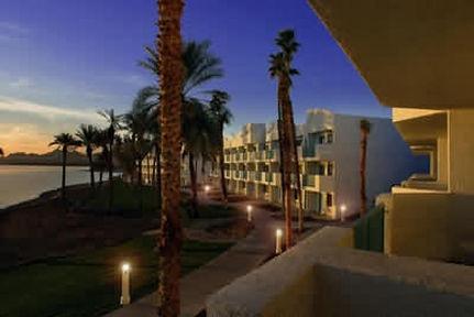 Resort The Nautical Beachfront 3*