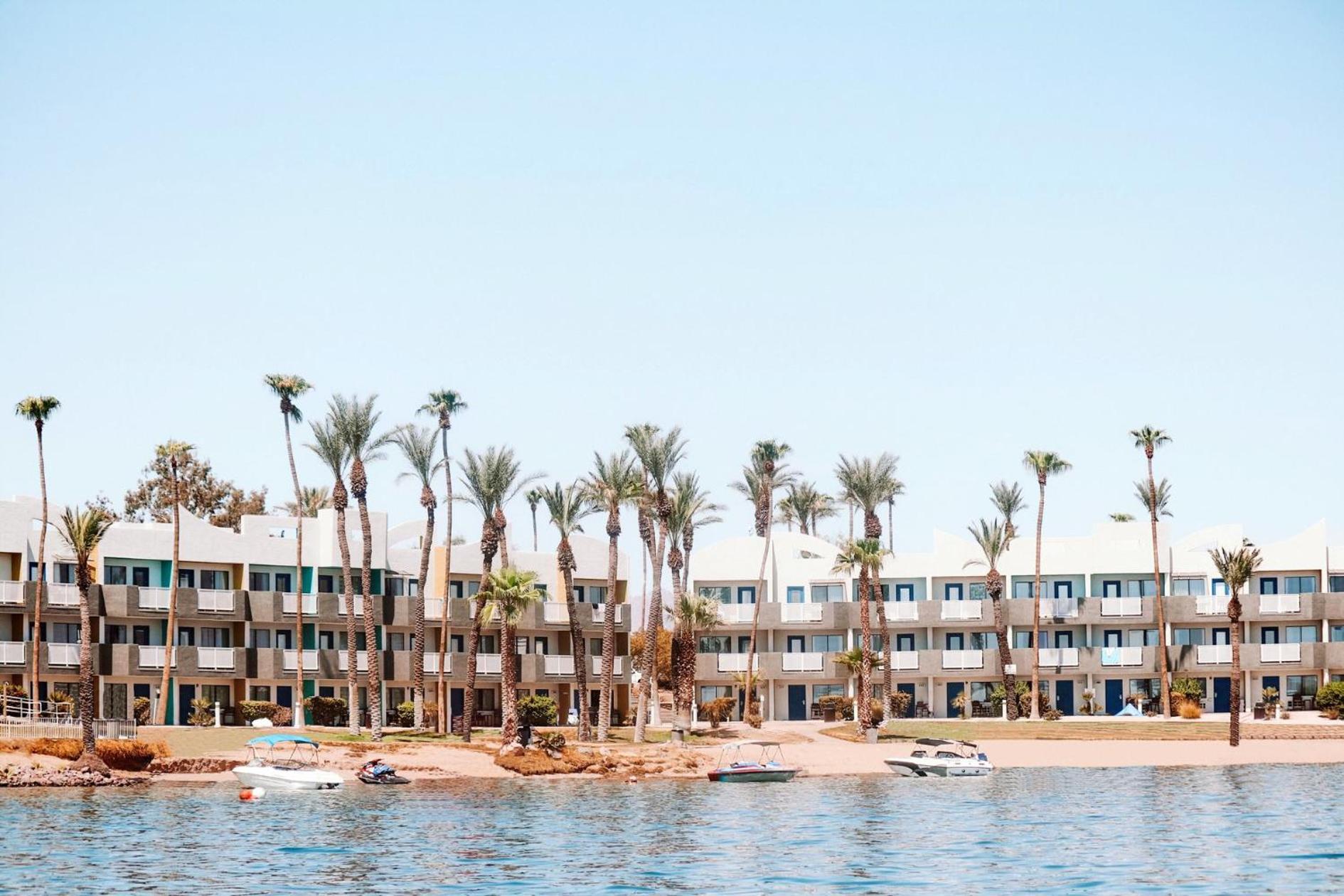 The Nautical Beachfront Resort 3*