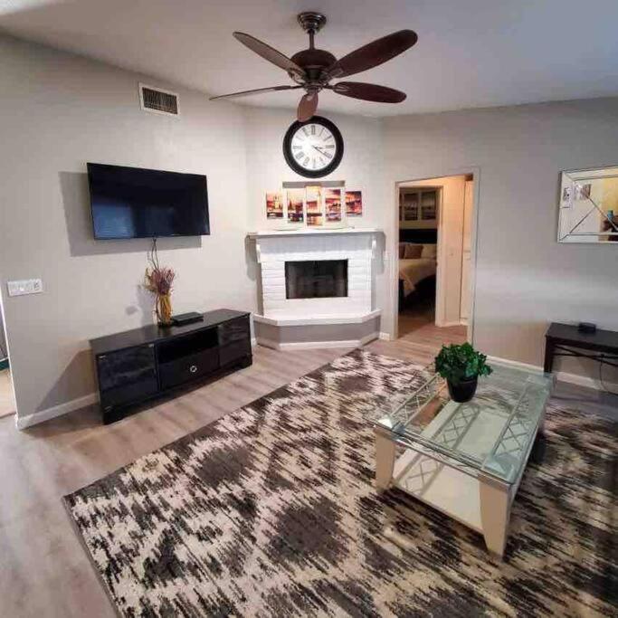 Havasu Retreat W Pool Everything Nearby! Holiday home