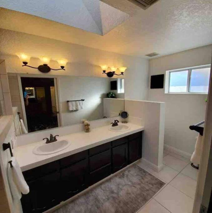 Havasu Retreat W Pool Everything Nearby! Holiday home