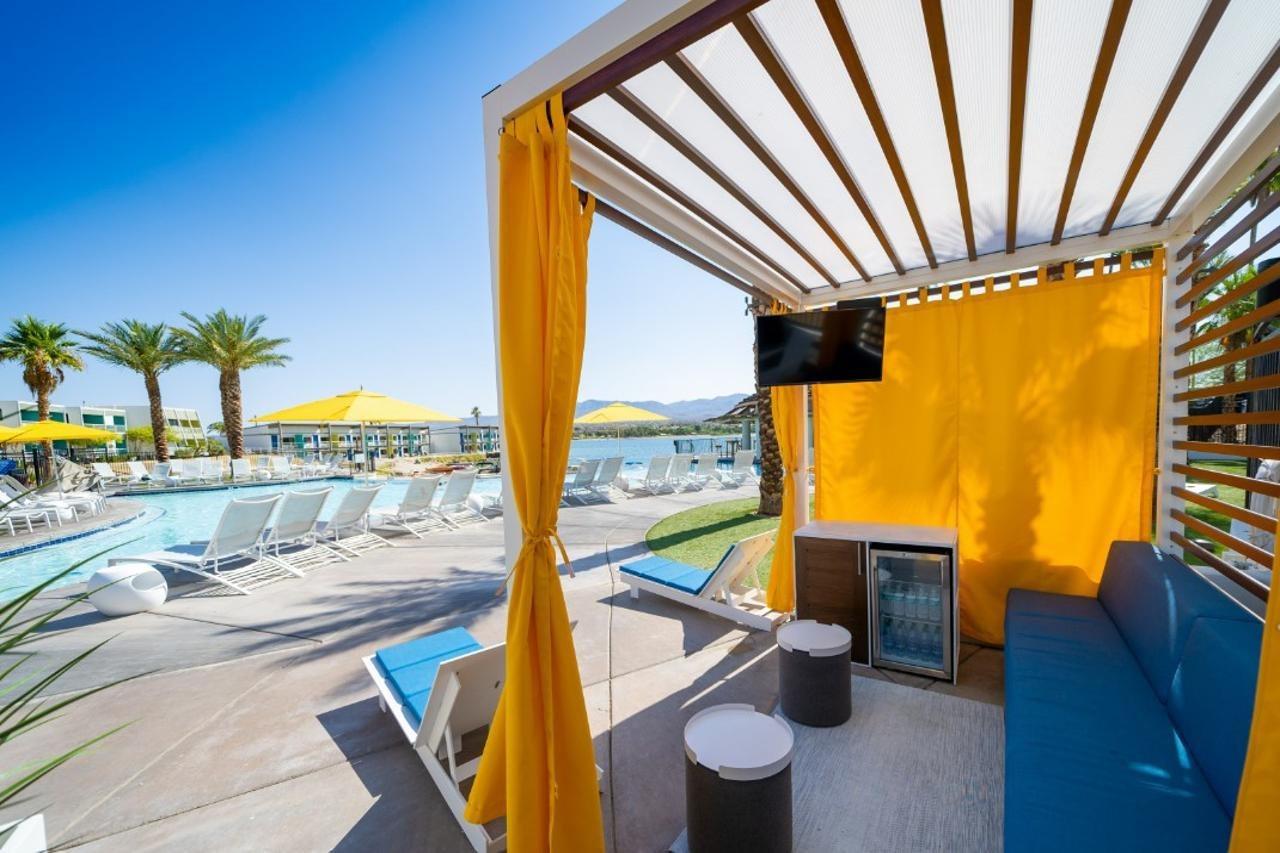 Resort The Nautical Beachfront 3*