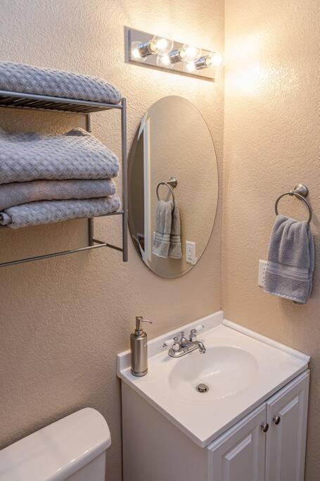 Happy-lake Close-private Waterpark Oasis -sleeps 14 * Lake Havasu City