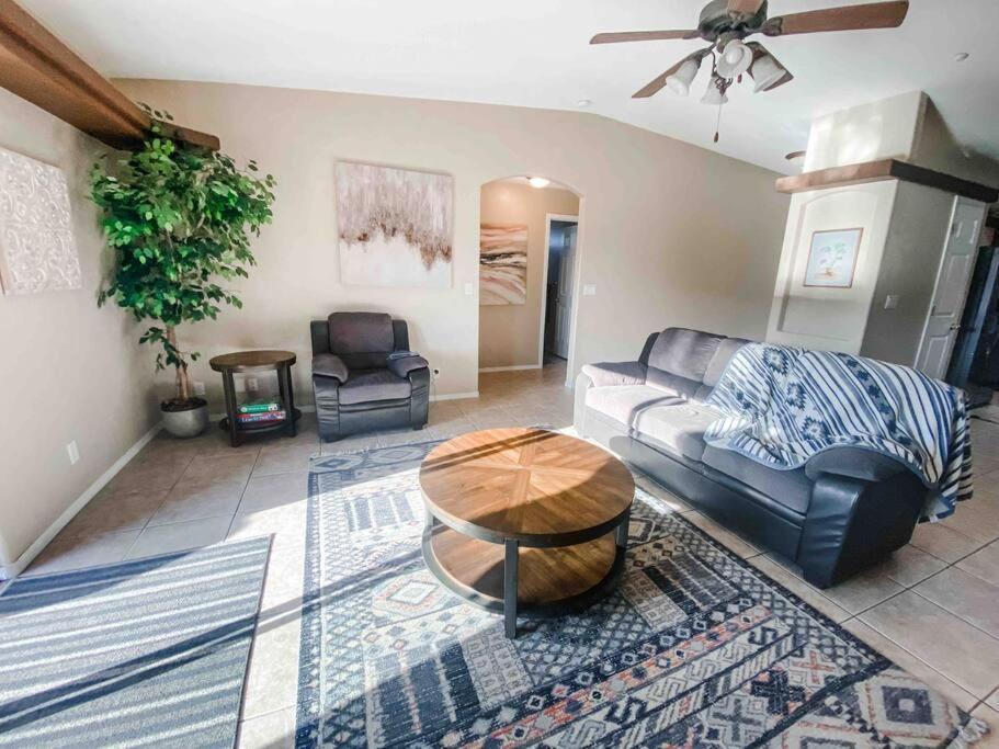 Happy-lake Close-private Waterpark Oasis -sleeps 14 Holiday home Lake Havasu City