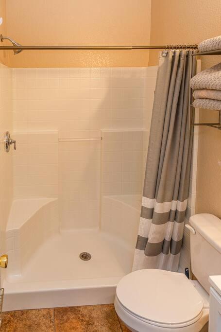 Happy-lake Close-private Waterpark Oasis -sleeps 14