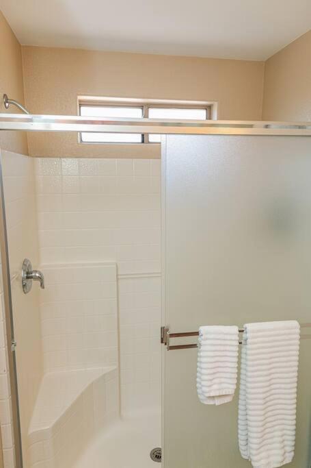Happy-lake Close-private Waterpark Oasis -sleeps 14 Holiday home Lake Havasu City