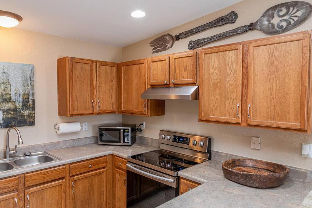 Happy-lake Close-private Waterpark Oasis -sleeps 14 *