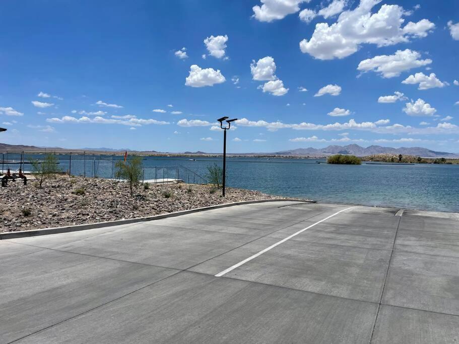 Happy-lake Close-private Waterpark Oasis -sleeps 14 * Lake Havasu City
