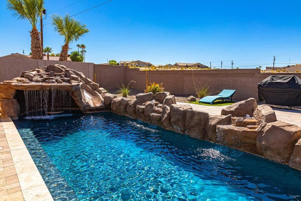 Happy-lake Close-private Waterpark Oasis -sleeps 14 Holiday home Lake Havasu City