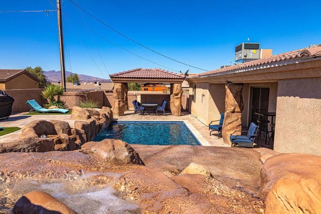 Happy-lake Close-private Waterpark Oasis -sleeps 14 Holiday home *