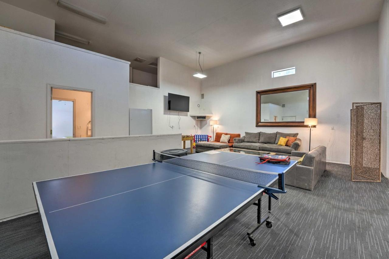 Pet-friendly Havasu Gem Pool And Game Holiday home