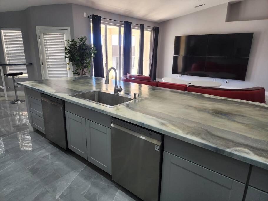 Sleeps 16 Park Your Toy Trailers Here Lake Havasu City