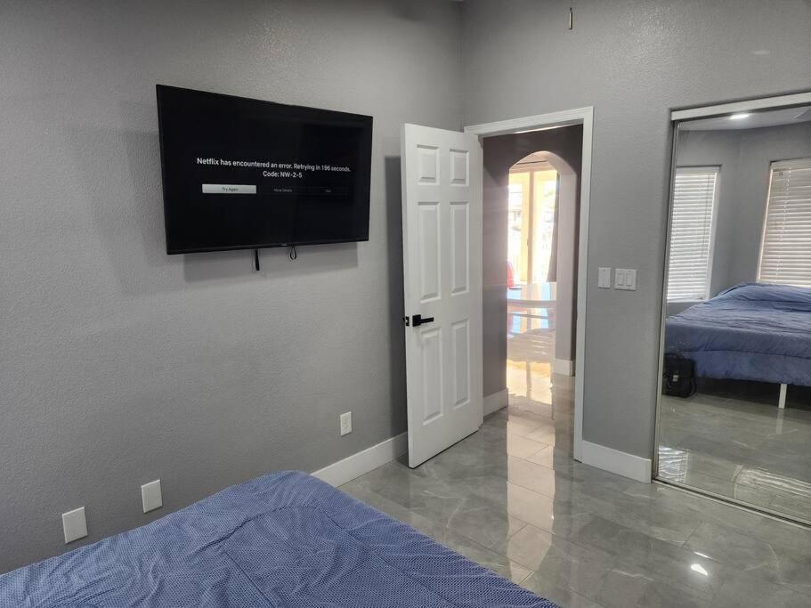 Sleeps 16 Park Your Toy Trailers Here * Lake Havasu City