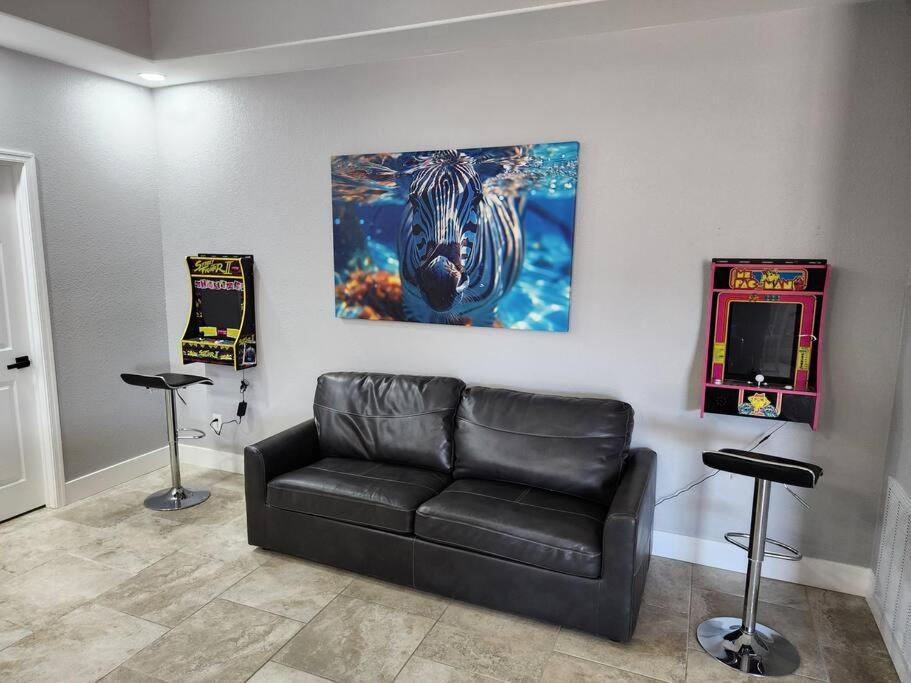 Sleeps 16 Park Your Toy Trailers Here * Lake Havasu City