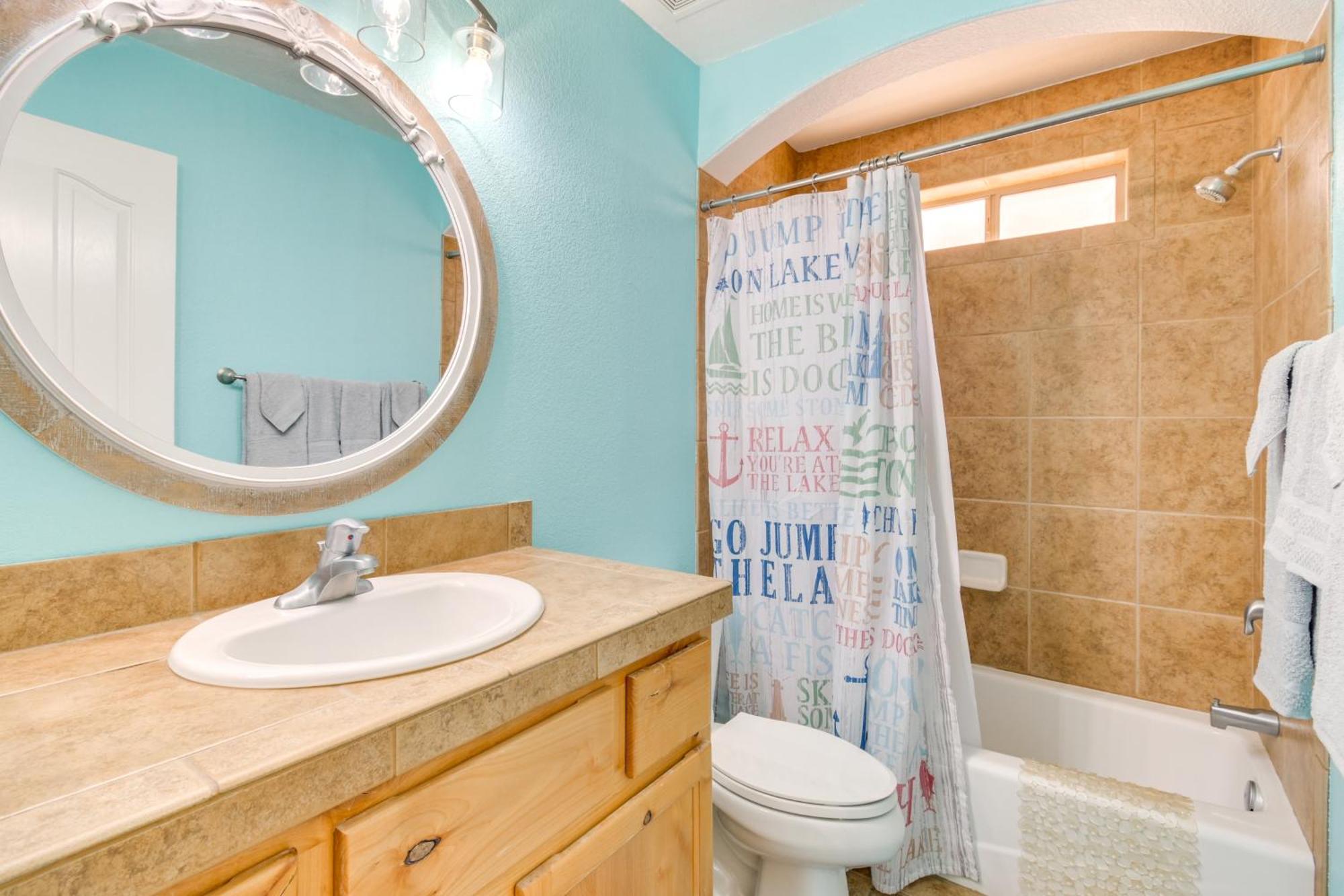 Havasu Heated Pool, 4 Mi To Beach! Holiday home *