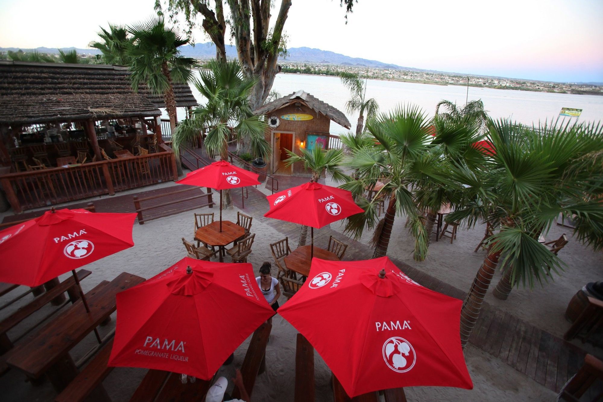 Resort The Nautical Beachfront
