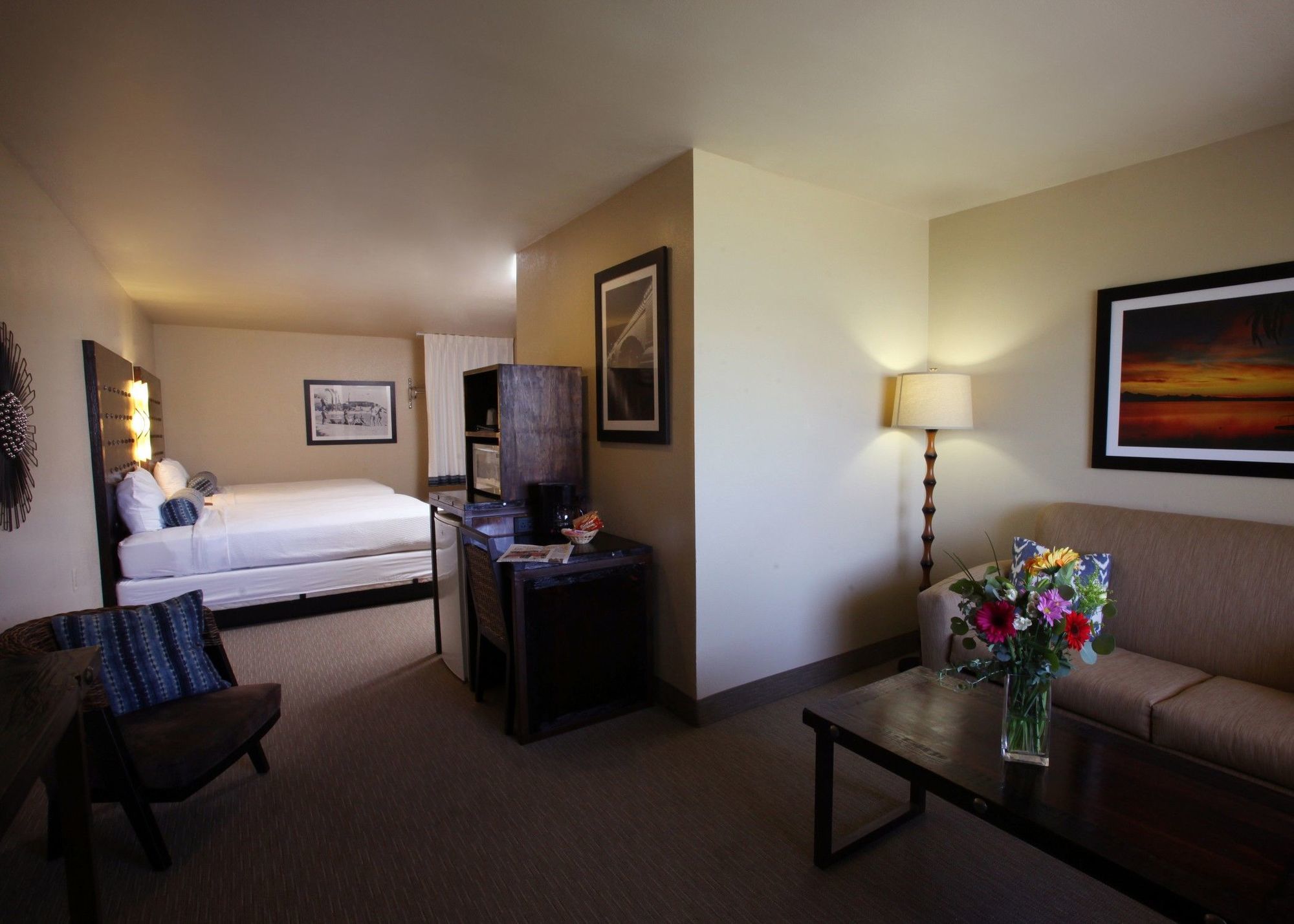Resort The Nautical Beachfront 3*